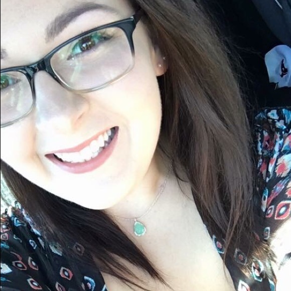 Meet your Posher, Claire - Picture 1 of 7